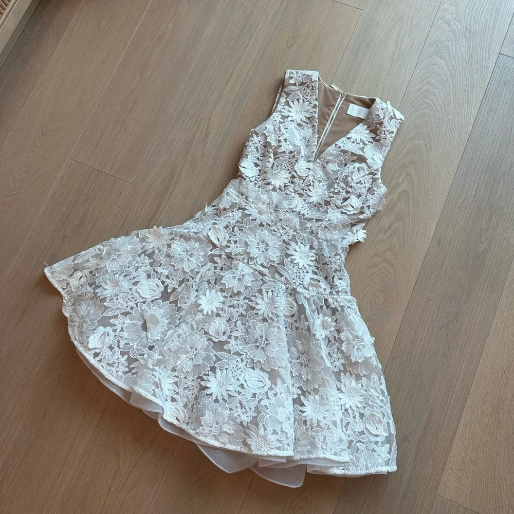 Bronx & Banco Mila Sleeveless Floral Appliqué White Lace Dress - Sz M - Picture 5 of 10